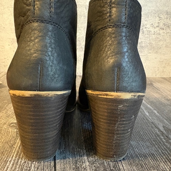 Lucky Brand LK-EHLLEN pebble finish leather boots size 8.5 - Picture 3 of 11